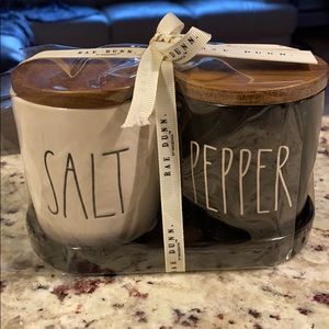 Rae Dunn Salt &Pepper Cellar set w/wood lids& tray